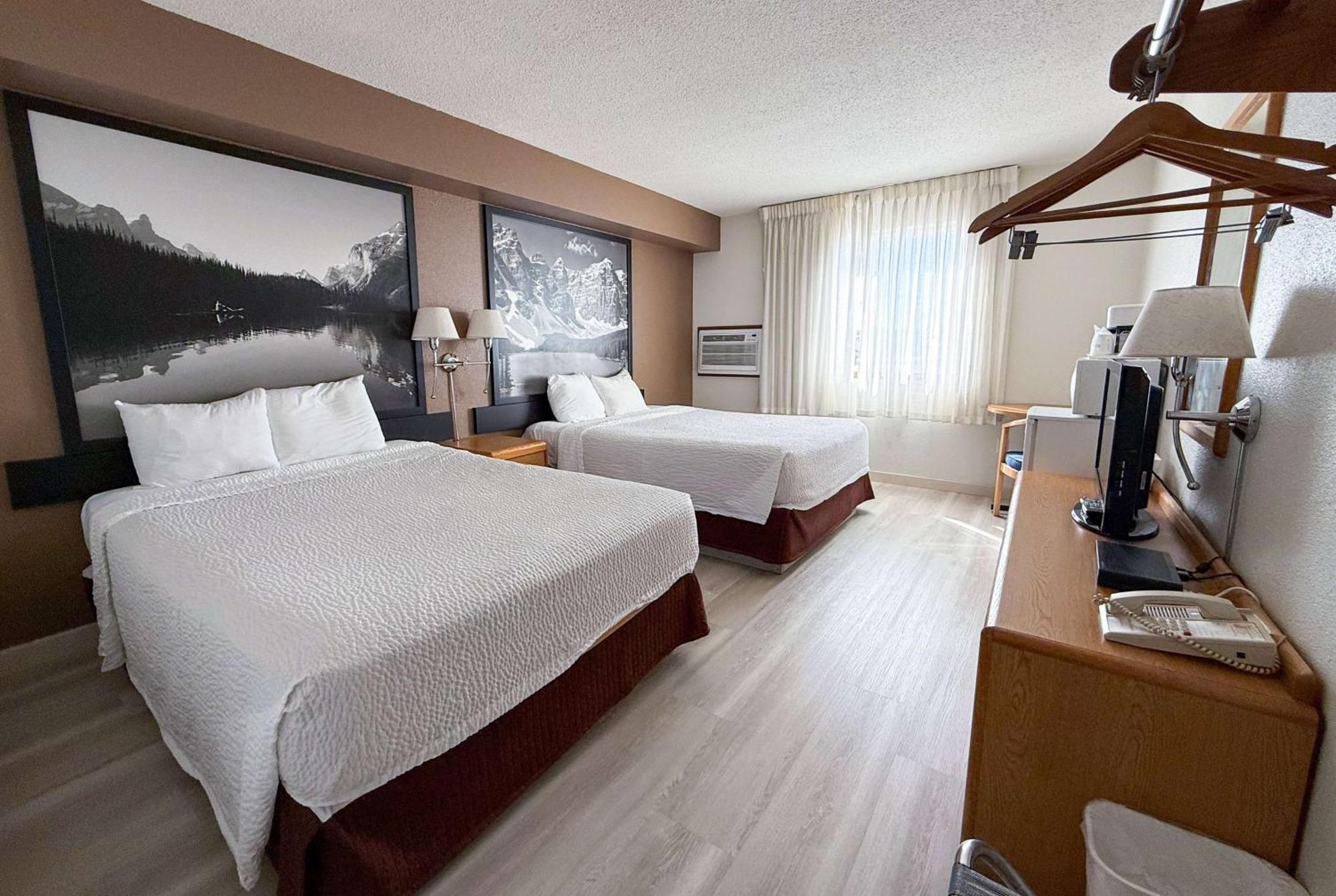 Super 8 By Wyndham Medicine Hat Ab Exterior foto